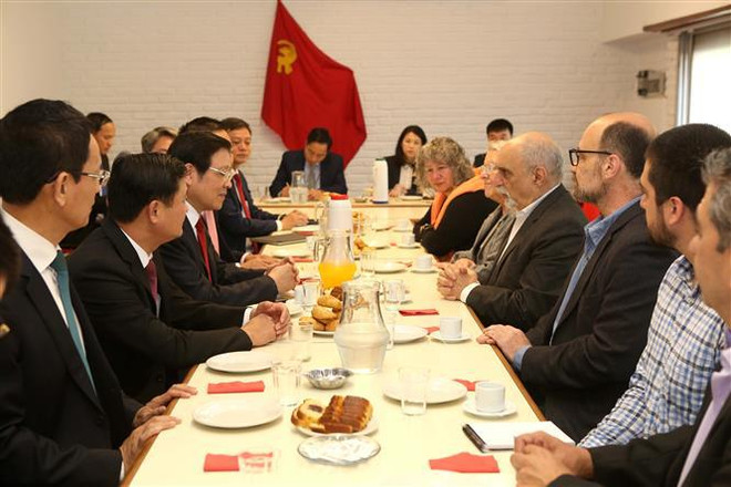 Delegación del PCV realiza visita de trabajo a Argentina ảnh 2 Delegación del PCV realiza visita de trabajo a Argentina ảnh 2