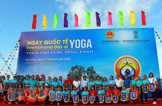 Celebran en provincia vietnamita de Quang Ninh Día Internacional del Yoga ảnh 1 Celebran en provincia vietnamita de Quang Ninh Día Internacional del Yoga ảnh 1