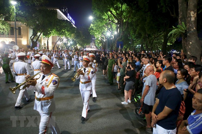 Economía nocturna por impulsar turismo de Hanoi ảnh 1 Economía nocturna por impulsar turismo de Hanoi ảnh 1