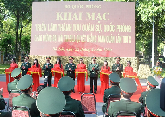 Efectúan en Hanoi exposición de logros militares y de defensa ảnh 1 Efectúan en Hanoi exposición de logros militares y de defensa ảnh 1