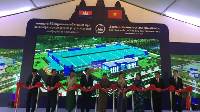 Inauguran planta de productos lácteos mixta entre grupos vietnamita y camboyano ảnh 1
