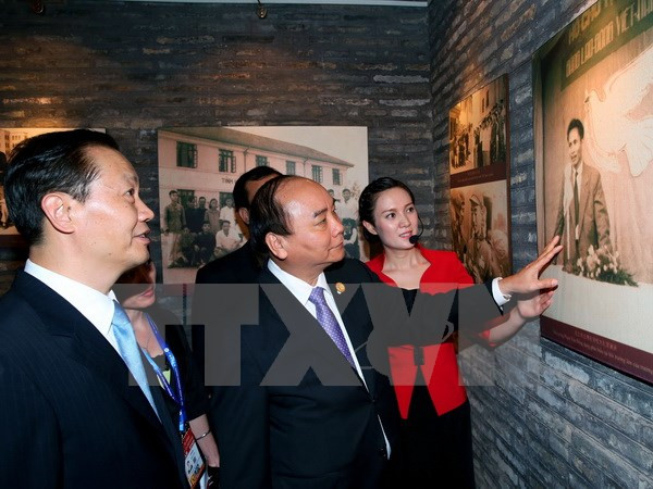 Premier de Vietnam visita antiguo internado de revolucionarios coterráneos en China ảnh 1 Premier de Vietnam visita antiguo internado de revolucionarios coterráneos en China ảnh 1