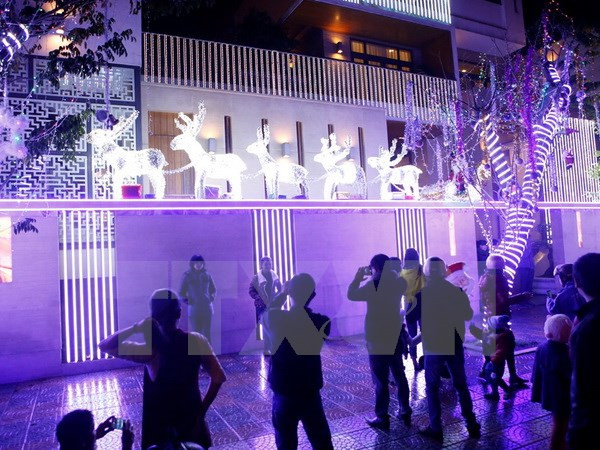 Dirigente vietnamita felicita a comunidad religiosa por Navidad ảnh 1 Dirigente vietnamita felicita a comunidad religiosa por Navidad ảnh 1