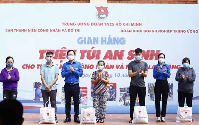Paquetes de bienestar social benefician a cinco mil personas en Hanoi ảnh 1 Paquetes de bienestar social benefician a cinco mil personas en Hanoi ảnh 1