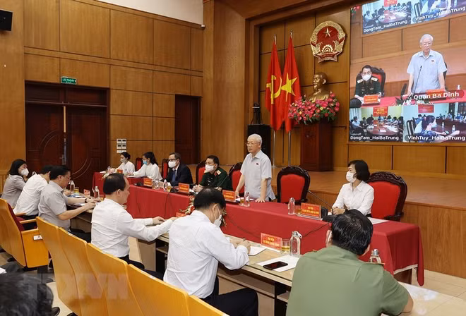 Máximo dirigente del PCV se reúne con votantes en Hanoi ảnh 2