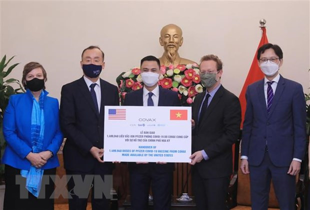 Vietnam recibe simbólicamente 1,5 millones de dosis de vacuna contra el COVID-19 ảnh 1 Vietnam recibe simbólicamente 1,5 millones de dosis de vacuna contra el COVID-19 ảnh 1