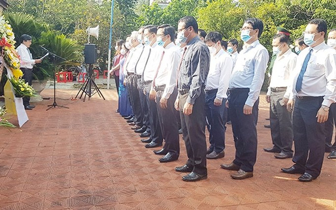 Rinden tributo a expresidente interino República Democrática de Vietnam ảnh 1 Rinden tributo a expresidente interino República Democrática de Vietnam ảnh 1