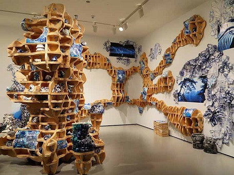 En Hanoi exposición de bellas artes de artistas estadounidense y vietnamitas ảnh 1