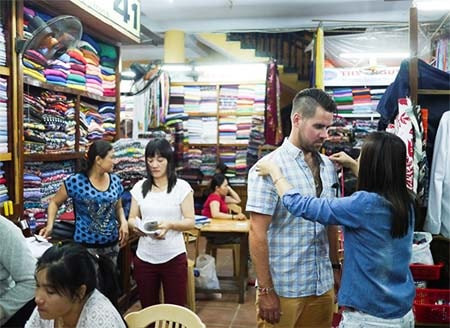 Experimentan confección de ropa a medida en Hoi An ảnh 1 Experimentan confección de ropa a medida en Hoi An ảnh 1