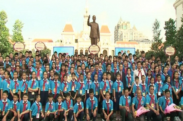Autoridades de Ciudad Ho Chi Minh se reúnen con niños indochinos ảnh 1 Autoridades de Ciudad Ho Chi Minh se reúnen con niños indochinos ảnh 1