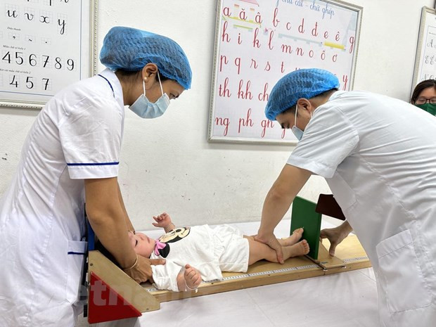 Emiten en Vietnam guía para controles periódicos de salud a menores de 24 meses ảnh 2 Emiten en Vietnam guía para controles periódicos de salud a menores de 24 meses ảnh 2
