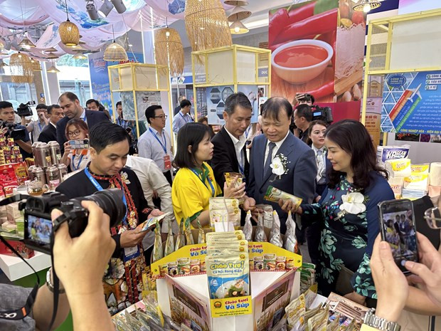 Feria comercial Vietnam Expo 2023 tiende puente a exportaciones y mercados ảnh 1 Feria comercial Vietnam Expo 2023 tiende puente a exportaciones y mercados ảnh 1