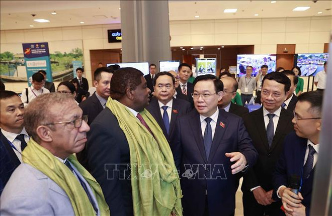 Inauguran exposición sobre logros científicos y tecnológicos en la transformación digital de Vietnam ảnh 1 Inauguran exposición sobre logros científicos y tecnológicos en la transformación digital de Vietnam ảnh 1