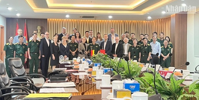 Hospital vietnamita y ciudad alemana fortalecen cooperación médica ảnh 1