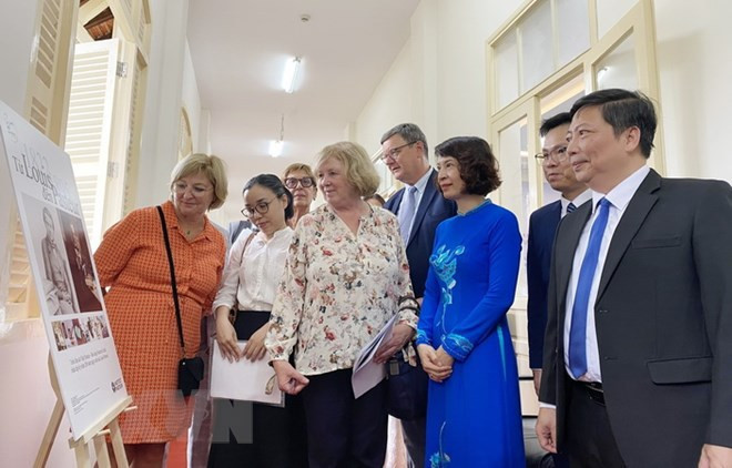 Efectúan exposición fotográfica en honor a Louis Pasteur ảnh 1