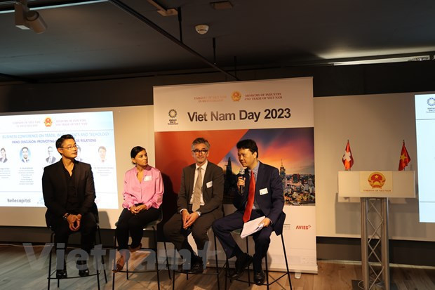 Organizan coloquio sobre la cooperación Vietnam- Suiza en comercio, inversión y tecnología ảnh 1 Organizan coloquio sobre la cooperación Vietnam- Suiza en comercio, inversión y tecnología ảnh 1