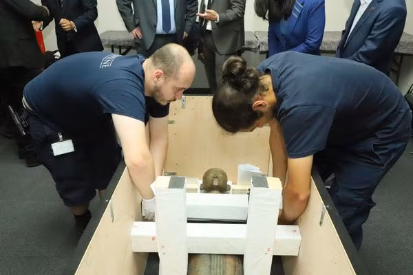 Devuelven a Vietnam una valiosa estatua de bronce robada ảnh 2