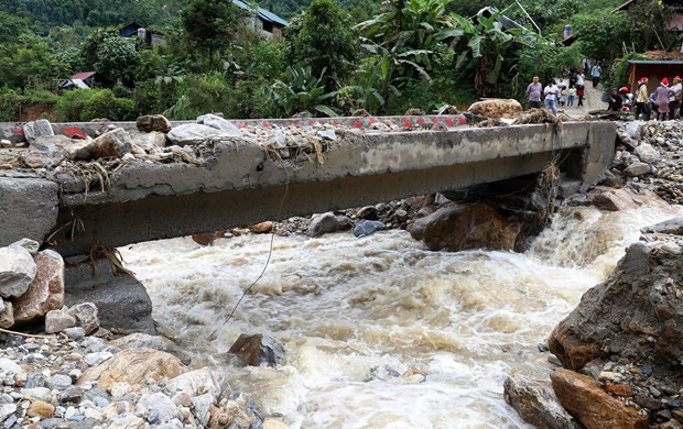 Premier vietnamita insta a superar consecuencias de inundaciones repentinas en Lao Cai ảnh 1 Premier vietnamita insta a superar consecuencias de inundaciones repentinas en Lao Cai ảnh 1