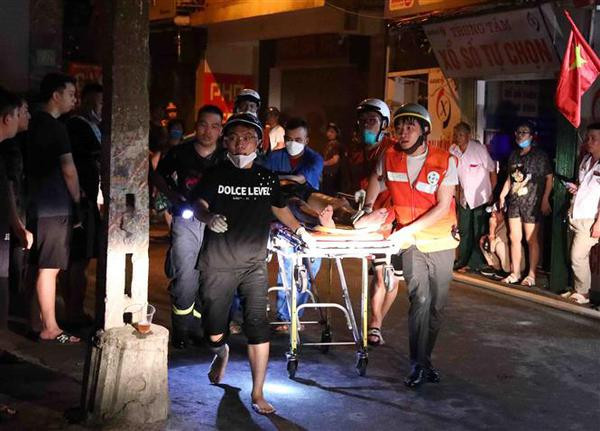 Premier urge a superar consecuencias e investigar causas de fatal incendio en Hanoi ảnh 2