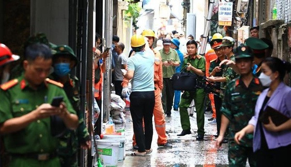Premier urge a superar consecuencias e investigar causas de fatal incendio en Hanoi ảnh 1