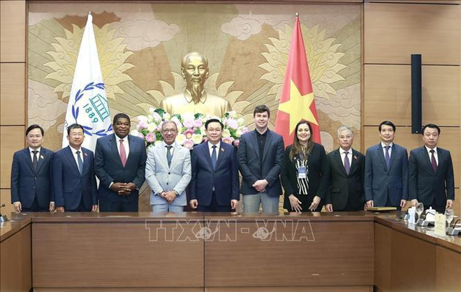 Presidente del Parlamento vietnamita recibe a dirigentes de la Unión Interparlamentaria ảnh 1 Presidente del Parlamento vietnamita recibe a dirigentes de la Unión Interparlamentaria ảnh 1