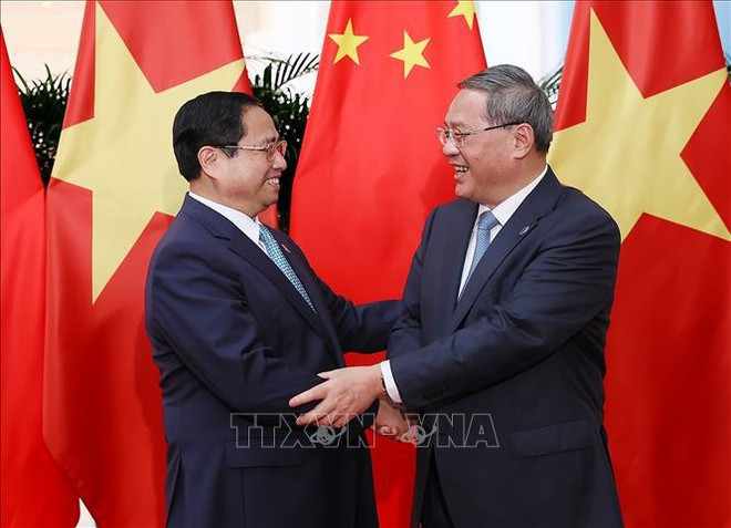 Primer ministro de Vietnam sostiene conversaciones con su homólogo chino ảnh 1 Primer ministro de Vietnam sostiene conversaciones con su homólogo chino ảnh 1