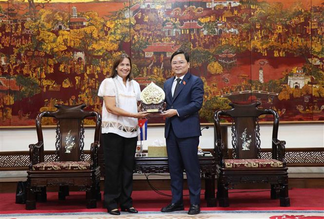 Delegación parlamentaria cubana realiza visita de trabajo en Bac Ninh ảnh 1