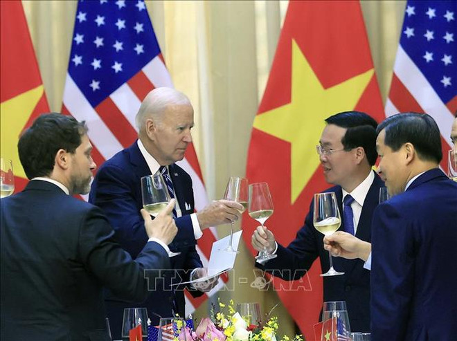 Presidente vietnamita ofrece banquete en honor a su homólogo estadounidense ảnh 3