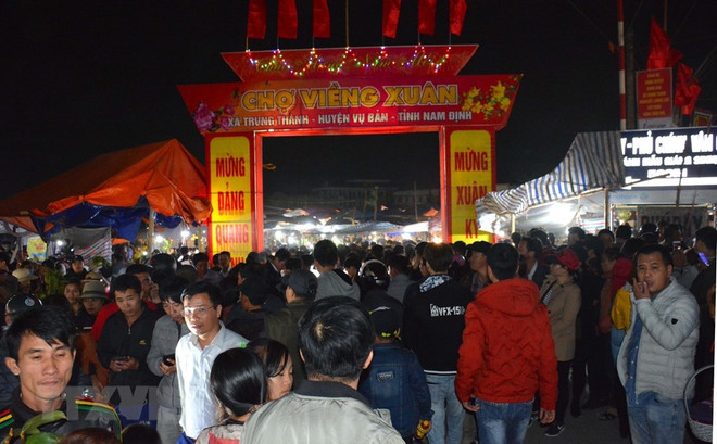 Mercado Vieng: única feria para "comprar" buena suerte en Vietnam ảnh 1 Mercado Vieng: única feria para "comprar" buena suerte en Vietnam ảnh 1