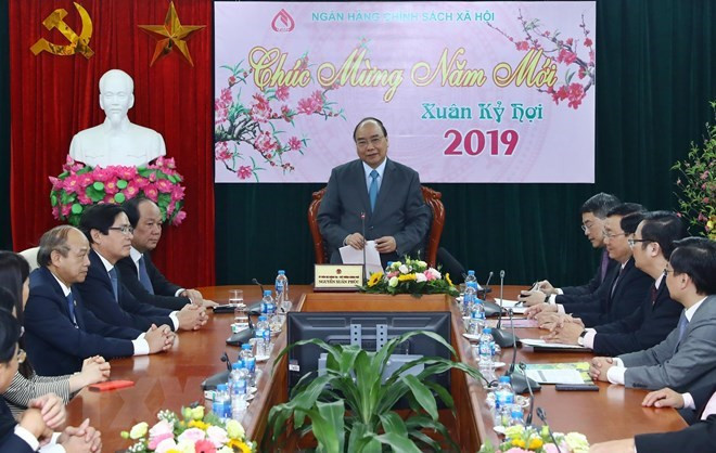 Premier vietnamita exhorta a Banco de Políticas Sociales a empeñarse en reducir la pobreza ảnh 1 Premier vietnamita exhorta a Banco de Políticas Sociales a empeñarse en reducir la pobreza ảnh 1
