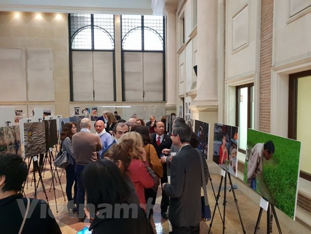 Exposición fotográfica en Madrid resalta belleza de Vietnam ảnh 1 Exposición fotográfica en Madrid resalta belleza de Vietnam ảnh 1