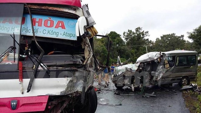 Accidente vial cobra vida de un vietnamita y lesiona otros siete ảnh 1 Accidente vial cobra vida de un vietnamita y lesiona otros siete ảnh 1
