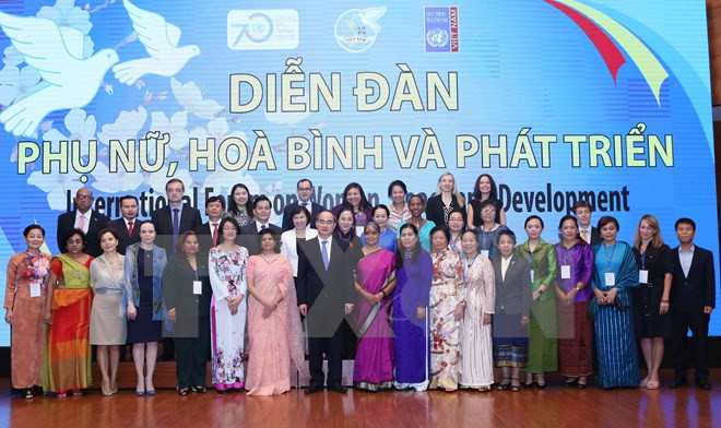  Celebran en Hanoi Foro internacional para empoderamiento de mujeres ảnh 1