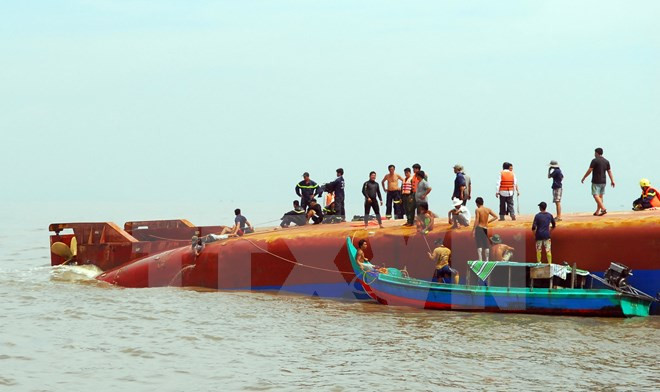 A salvo 13 tripulantes del hundido pesquero vietnamita ảnh 1 A salvo 13 tripulantes del hundido pesquero vietnamita ảnh 1