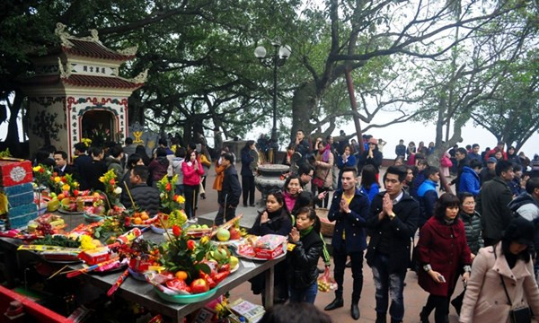 Visitan pagoda en primeros días del Año Nuevo ảnh 1 Visitan pagoda en primeros días del Año Nuevo ảnh 1