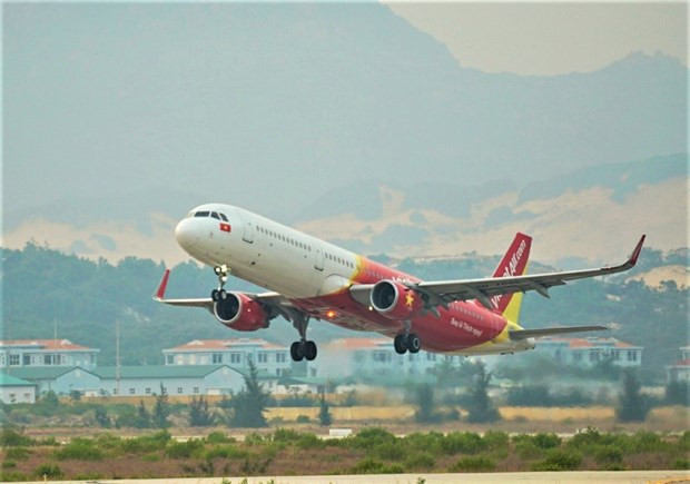 Vietjet apoya a pasajeros que viajan desde y hacia la región central ảnh 1
