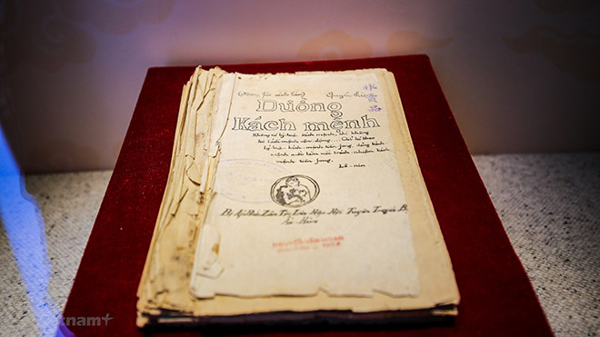 Otorgan al Museo de Ho Chi Minh dos obras en idioma italiano sobre presidente Ho Chi Minh ảnh 1 Otorgan al Museo de Ho Chi Minh dos obras en idioma italiano sobre presidente Ho Chi Minh ảnh 1