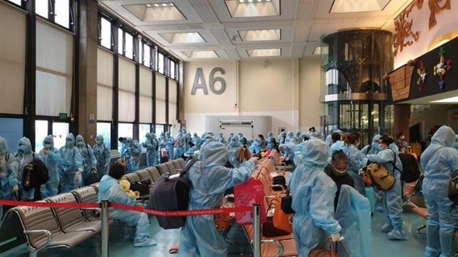 COVID-19: Regresan a país casi 360 ciudadanos vietnamitas desde Taiwán (China) ảnh 1 COVID-19: Regresan a país casi 360 ciudadanos vietnamitas desde Taiwán (China) ảnh 1