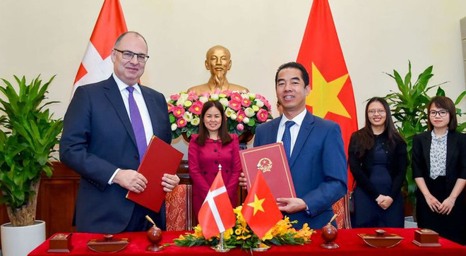 Vietnam y Dinamarca firman Acuerdo sobre asuntos laborales de familiares de miembros de diplomáticos ảnh 1 Vietnam y Dinamarca firman Acuerdo sobre asuntos laborales de familiares de miembros de diplomáticos ảnh 1