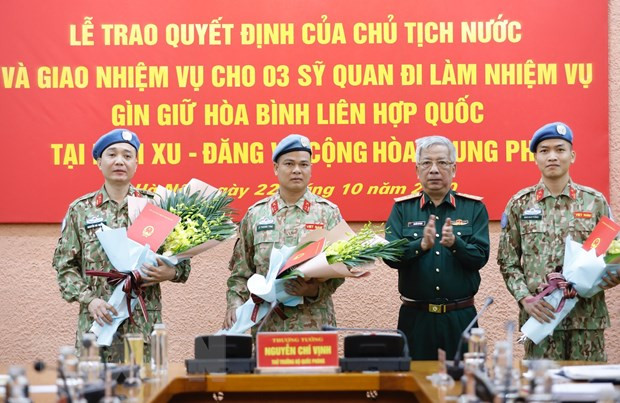 Vietnam envía otros tres oficiales a misión de Mantenimiento de Paz de la ONU ảnh 1