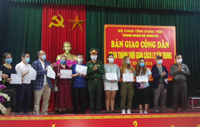 COVID-19: Vietnamitas que regresaron de EE.UU. concluyen período de cuarentena ảnh 1