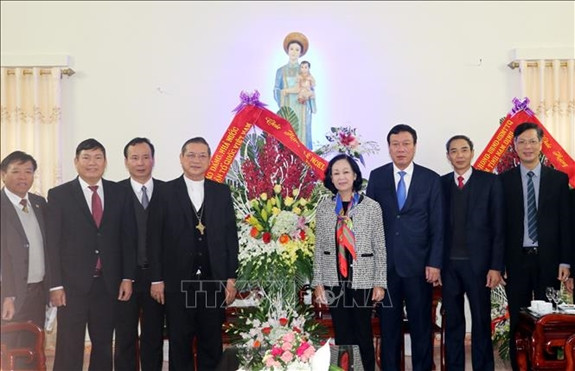 Representantes del Partido y Gobierno de Vietnam felicitan a comunidad católica por Navidad 2018 ảnh 1 Representantes del Partido y Gobierno de Vietnam felicitan a comunidad católica por Navidad 2018 ảnh 1