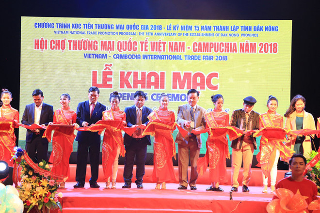 Feria Internacional de Comercio Vietnam-Camboya en Dak Nong ảnh 1