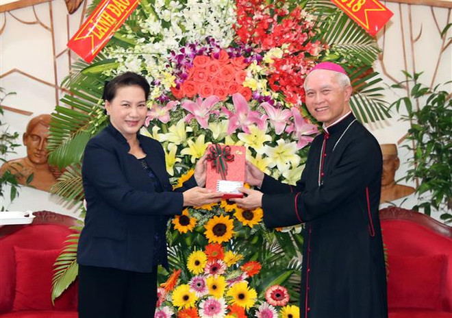 Presidenta del Parlamento de Vietnam extiende en provincia sureña felicitaciones de Navidad ảnh 1 Presidenta del Parlamento de Vietnam extiende en provincia sureña felicitaciones de Navidad ảnh 1