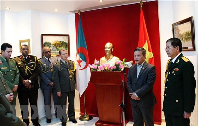 Vietnam desea profundizar cooperación en defensa con Argelia ảnh 1 Vietnam desea profundizar cooperación en defensa con Argelia ảnh 1
