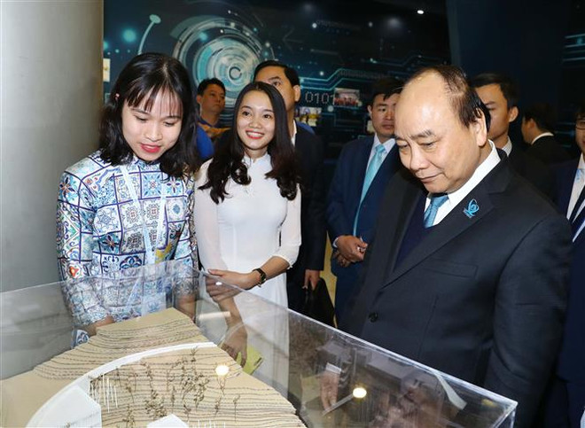 Premier de Vietnam pide a los estudiantes equiparse con amplios conocimientos ảnh 1 Premier de Vietnam pide a los estudiantes equiparse con amplios conocimientos ảnh 1