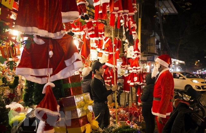 Productos nacionales dominan mercado navideño en Hanoi ảnh 1 Productos nacionales dominan mercado navideño en Hanoi ảnh 1
