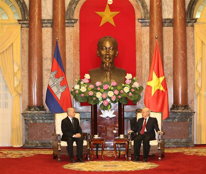 Máximo dirigente político de Vietnam recibe al Rey de Camboya ảnh 1 Máximo dirigente político de Vietnam recibe al Rey de Camboya ảnh 1