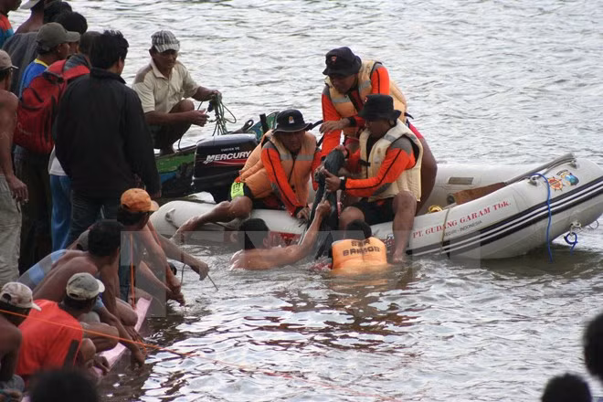 Myanmar: 21 muertos en un naufragio ảnh 1