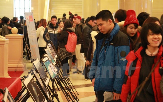 Exposición de fotos muestra actos ilegales de China en Mar del Este ảnh 1 Exposición de fotos muestra actos ilegales de China en Mar del Este ảnh 1